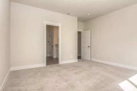 1270 NE Hoover Loop, Bend, OR 97701 photo 13