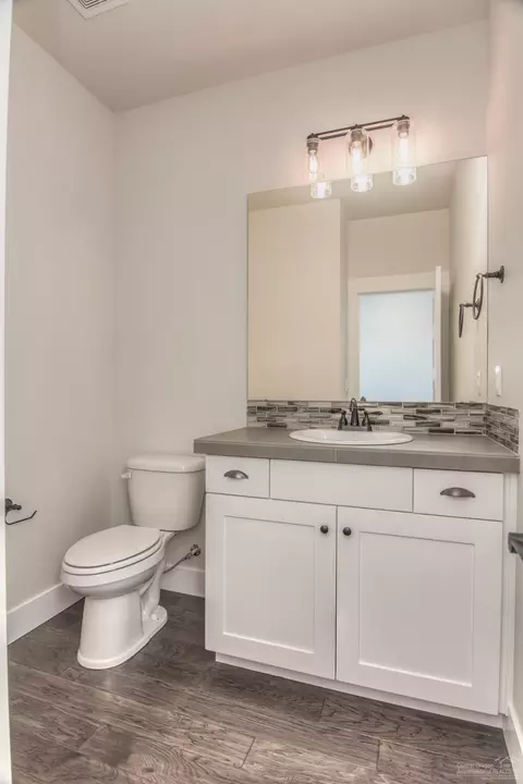 1270 NE Hoover Loop, Bend, OR 97701 photo 8