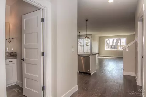 1270 NE Hoover Loop, Bend, OR 97701 photo 9