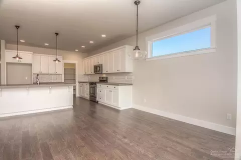 1270 NE Hoover Loop, Bend, OR 97701 photo 7