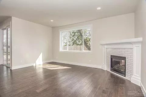 1270 NE Hoover Loop, Bend, OR 97701 photo 10