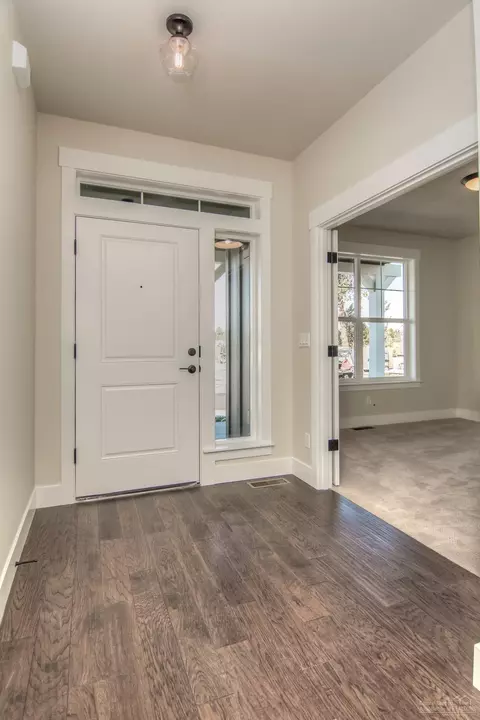 1270 NE Hoover Loop, Bend, OR 97701 photo 3