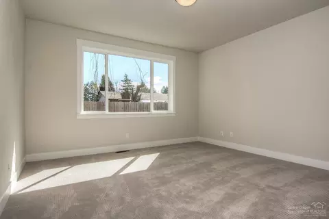 1270 NE Hoover Loop, Bend, OR 97701 photo 14