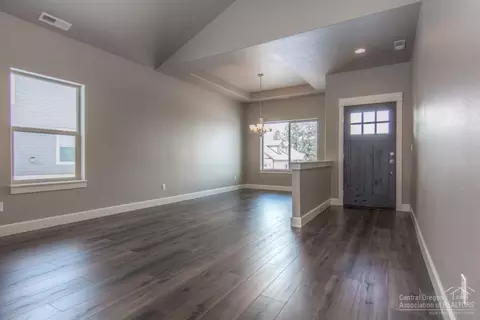 2945 NE Flagstone Ave, Bend, OR 97701 photo 2