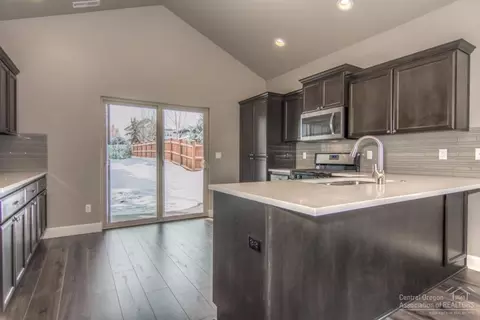 2945 NE Flagstone Ave, Bend, OR 97701 photo 8