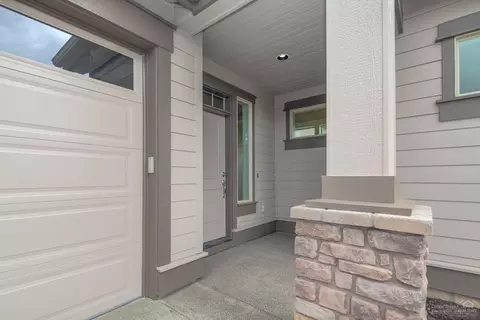 61084 SE Stari Most Loop, Bend, OR 97702 photo 2