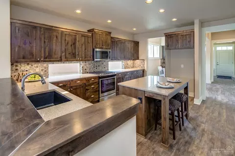 61084 SE Stari Most Loop, Bend, OR 97702 photo 10