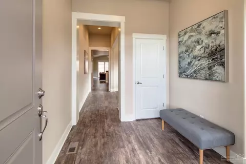 61084 SE Stari Most Loop, Bend, OR 97702 photo 3