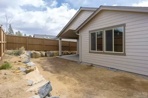 61084 SE Stari Most Loop, Bend, OR 97702 photo 19