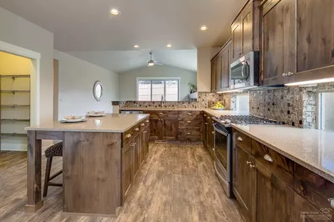 61084 SE Stari Most Loop, Bend, OR 97702 photo 11