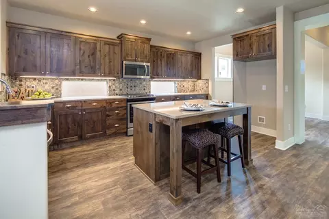 61084 SE Stari Most Loop, Bend, OR 97702 photo 9