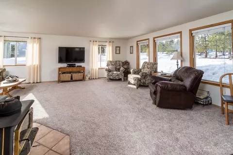 19633 Apache Rd, Bend, OR 97702 photo 2
