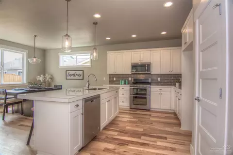 1307 NE Hoover Loop, Bend, OR 97701 photo 6