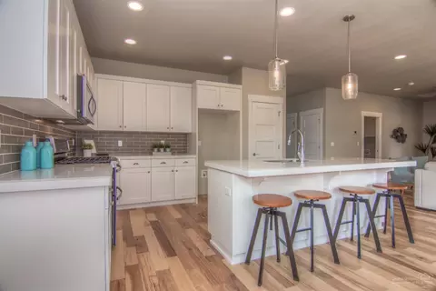 1307 NE Hoover Loop, Bend, OR 97701 photo 7