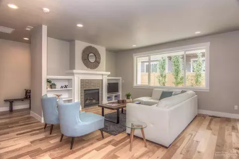 1307 NE Hoover Loop, Bend, OR 97701 photo 5