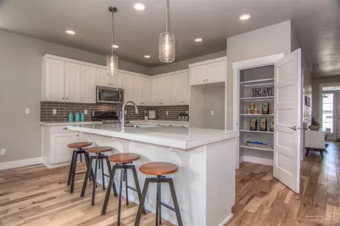 1307 NE Hoover Loop, Bend, OR 97701 photo 8