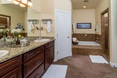 64490 Research Rd, Bend, OR 97703 photo 17