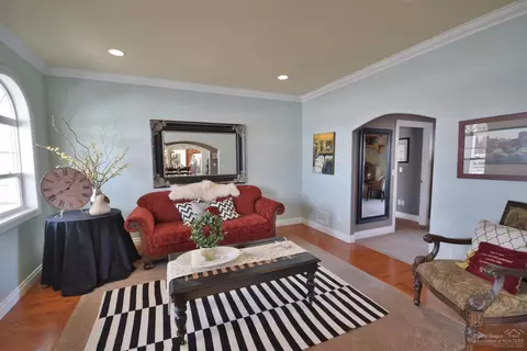 64490 Research Rd, Bend, OR 97703 photo 5