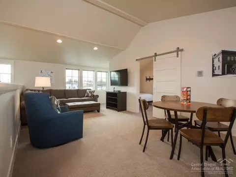 19235 Solomon Dr, Bend, OR 97702 photo 9
