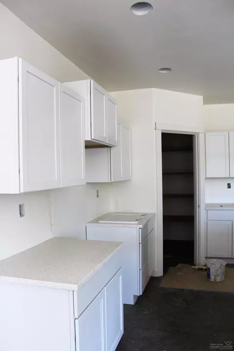 63249 NW Newhall Pl, Bend, OR 97703 photo 4