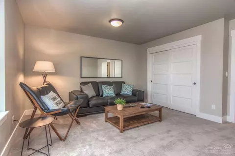 1318 NE Hoover Loop, Bend, OR 97701 photo 13