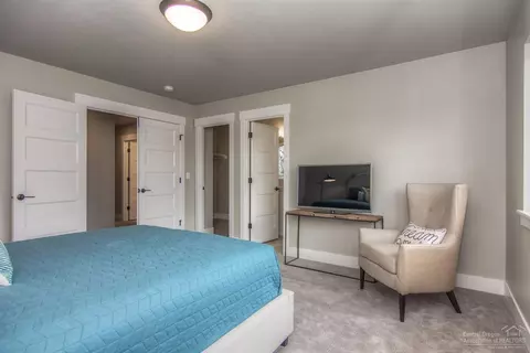 1318 NE Hoover Loop, Bend, OR 97701 photo 10