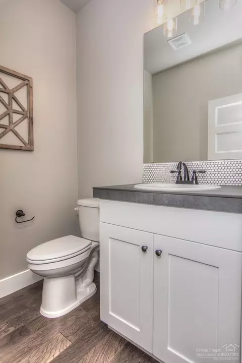 1318 NE Hoover Loop, Bend, OR 97701 photo 8
