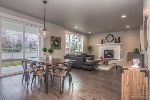 1318 NE Hoover Loop, Bend, OR 97701 photo 5