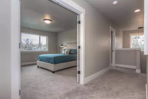 1318 NE Hoover Loop, Bend, OR 97701 photo 9