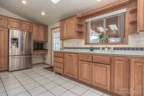 61305 Victory Loop, Bend, OR 97702 photo 8