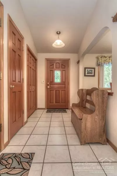 61305 Victory Loop, Bend, OR 97702 photo 3