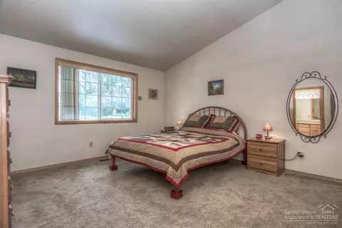 61305 Victory Loop, Bend, OR 97702 photo 18