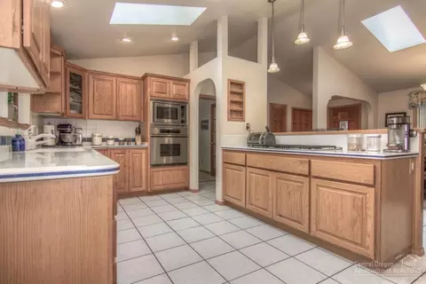 61305 Victory Loop, Bend, OR 97702 photo 6