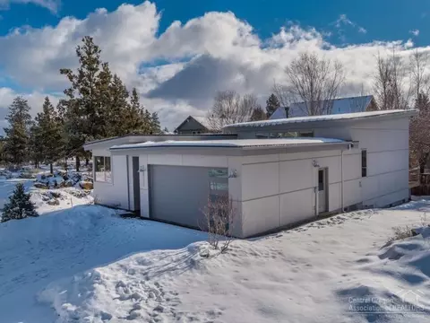 63153 Iner Loop, Bend, OR 97701 photo 2