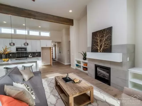 63153 Iner Loop, Bend, OR 97701 photo 4