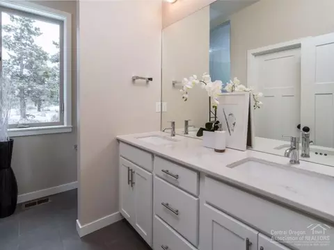 63153 Iner Loop, Bend, OR 97701 photo 7