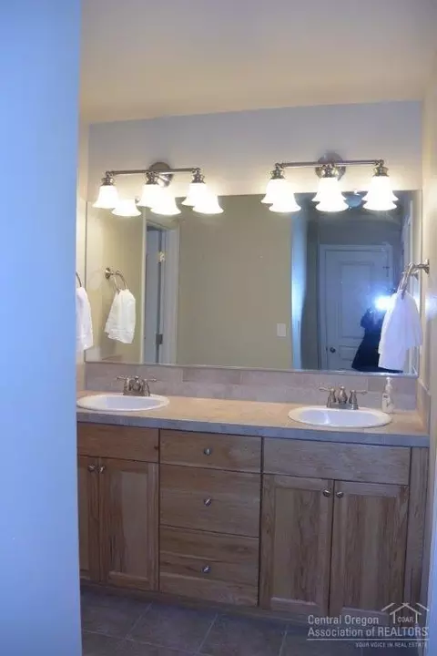 20276 Schaeffer Dr, Bend, OR 97703 photo 11