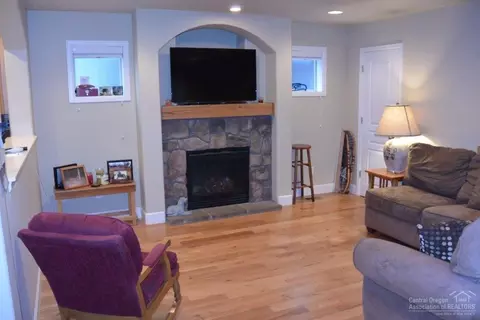20276 Schaeffer Dr, Bend, OR 97703 photo 3