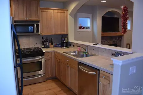 20276 Schaeffer Dr, Bend, OR 97703 photo 6