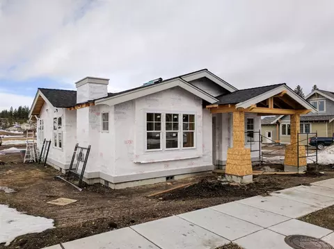 1739 NW Fields St, Bend, OR 97703 photo 2