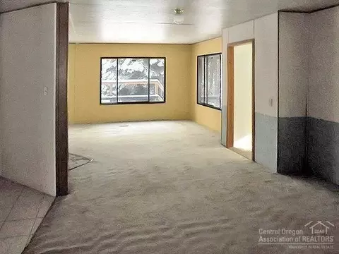745 Hackett, La Pine, OR 97739 photo 2