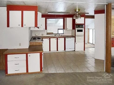 745 Hackett, La Pine, OR 97739 photo 4