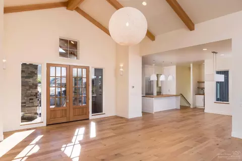 61379 Lost Hollow Loop, Bend, OR 97702 photo 3