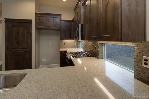 61048 SE Stari Most Loop, Bend, OR 97702 photo 6