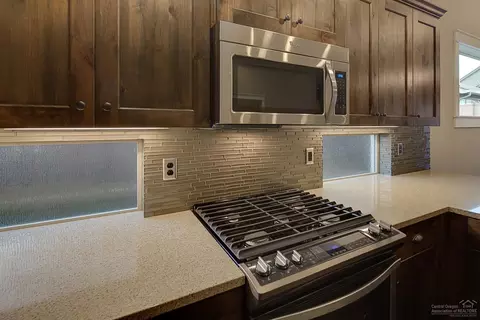 61048 SE Stari Most Loop, Bend, OR 97702 photo 7