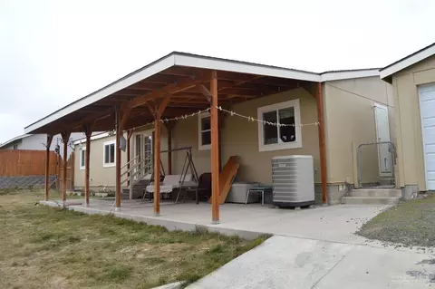 649 SW Ruby St, Madras, OR 97741 photo 3