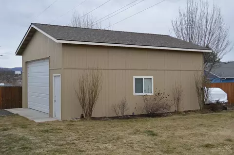 649 SW Ruby St, Madras, OR 97741 photo 5