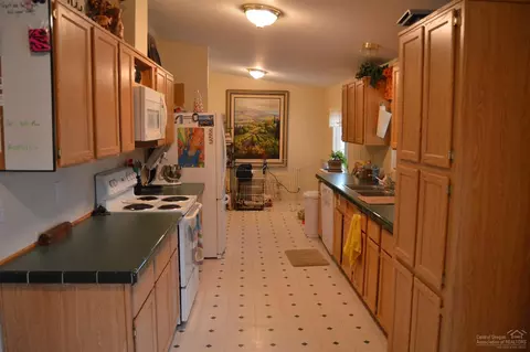 649 SW Ruby St, Madras, OR 97741 photo 10