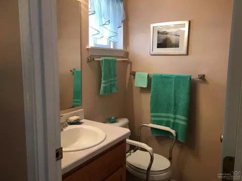 63399 Majestic Loop, Bend, OR 97701 photo 9