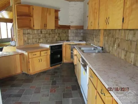 21045 Young Ave, Bend, OR 97703 photo 2
